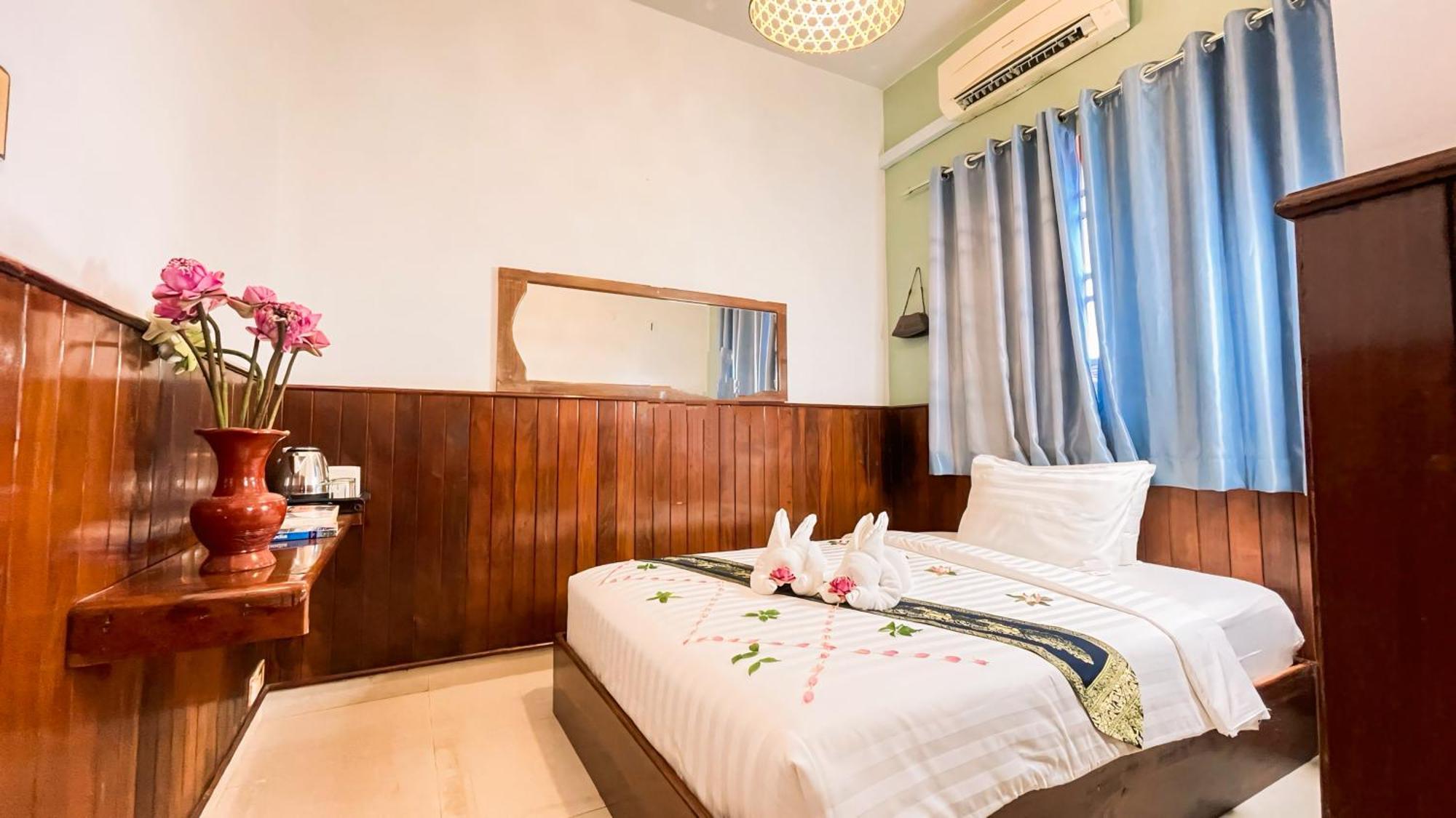 The Center Point Hotel Siem Reap Exterior photo
