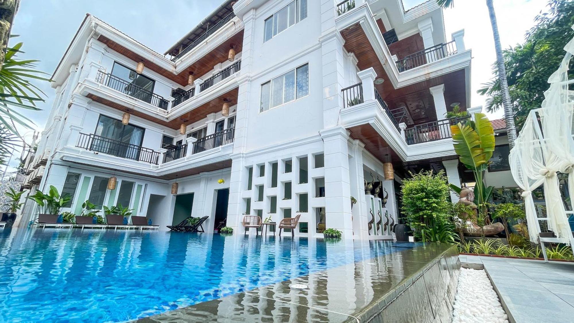 The Center Point Hotel Siem Reap Exterior photo