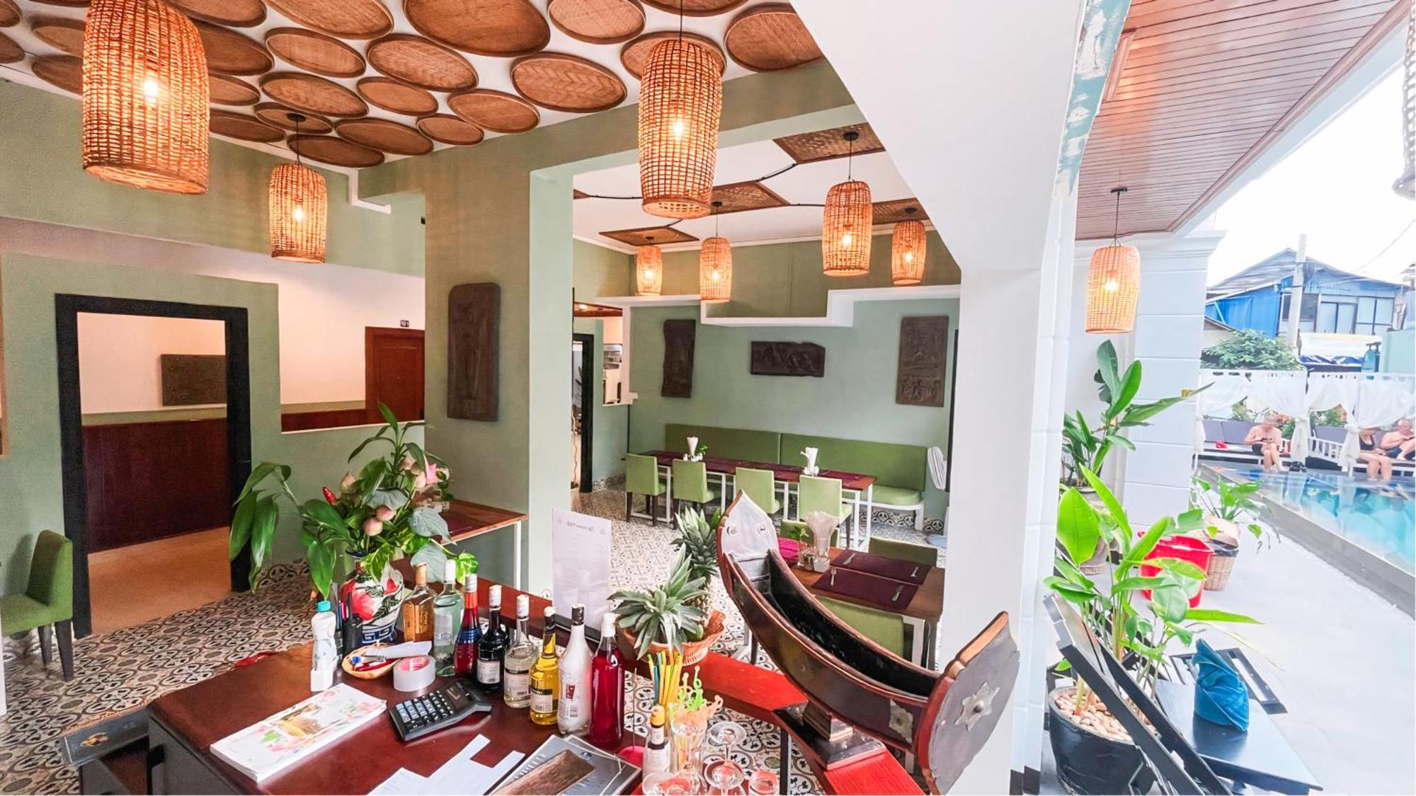 The Center Point Hotel Siem Reap Exterior photo