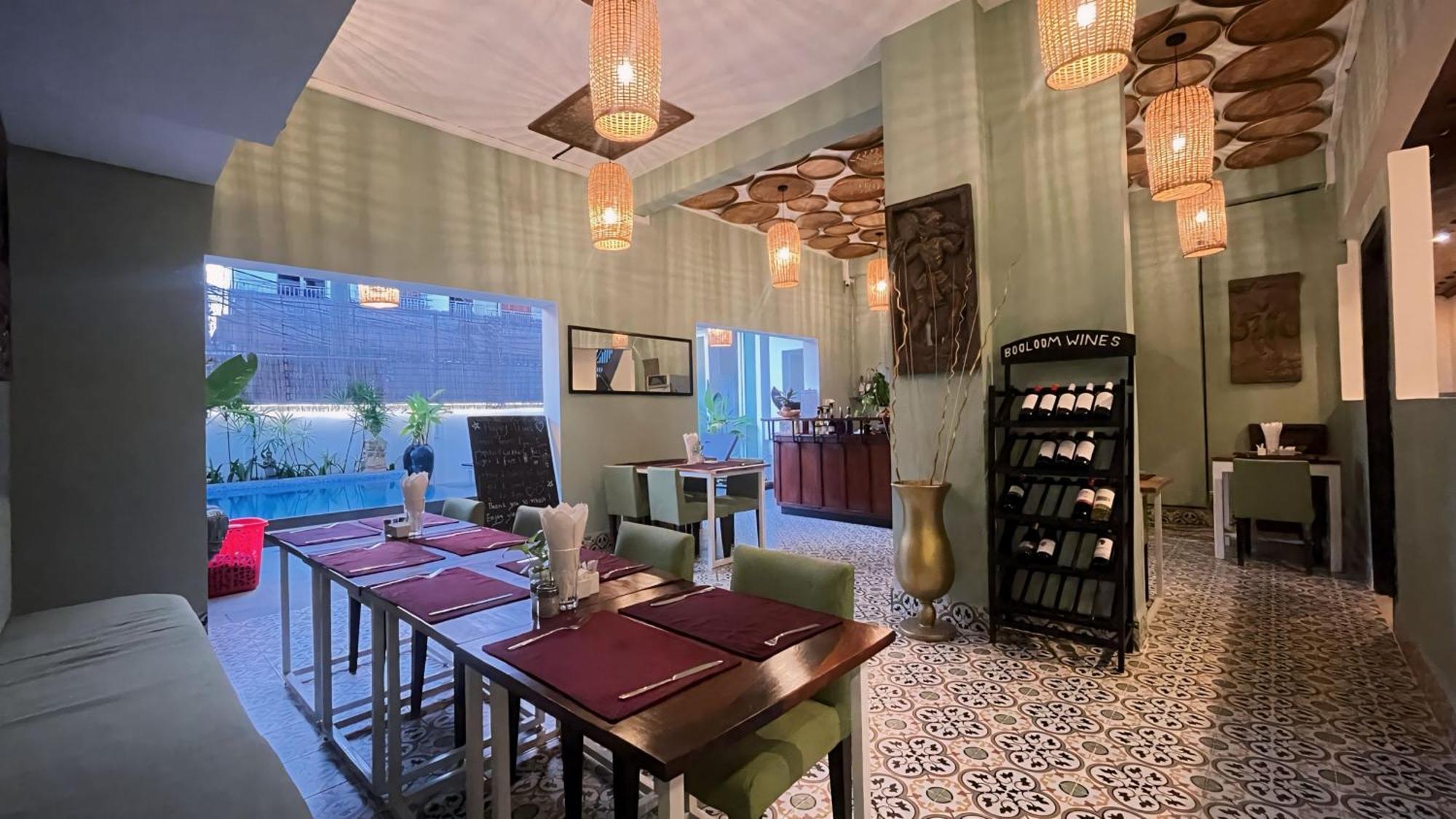 The Center Point Hotel Siem Reap Exterior photo