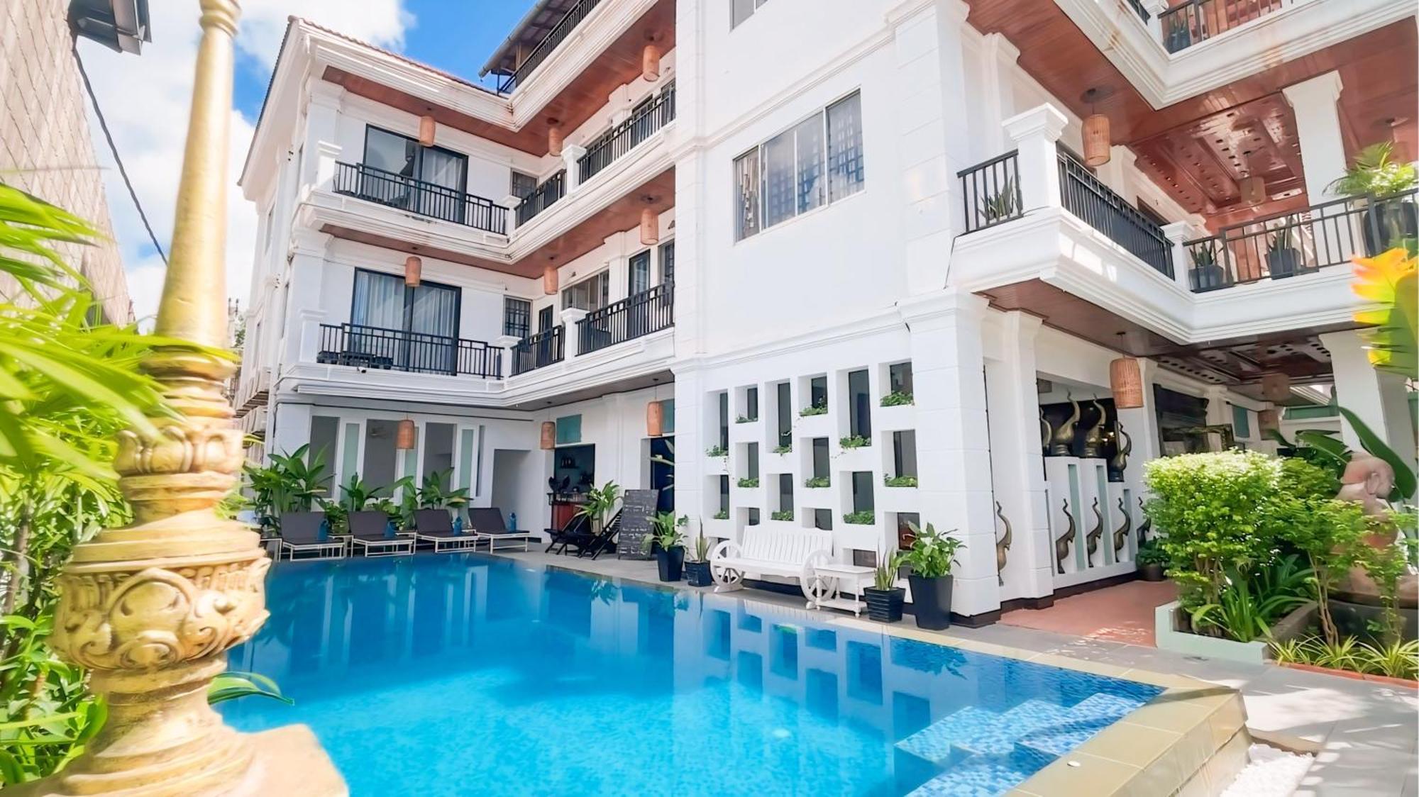 The Center Point Hotel Siem Reap Exterior photo